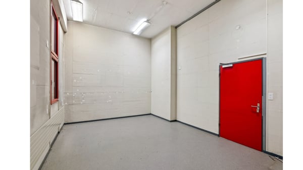 Grandes surfaces de bureaux dans un immeuble calme et bien situé 3