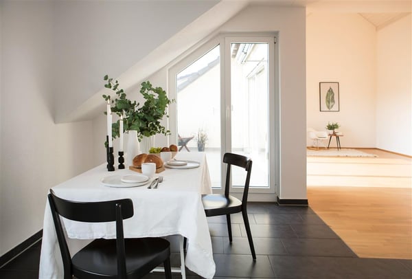 Ruhige Dachwohnung mit Loggia 2