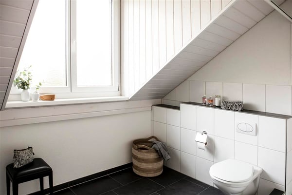 Ruhige Dachwohnung mit Loggia 4