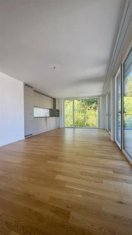 Moderne 3.5-Zimmerwohnung mit grosszügiger Terrasse und Blick ins Grüne 2