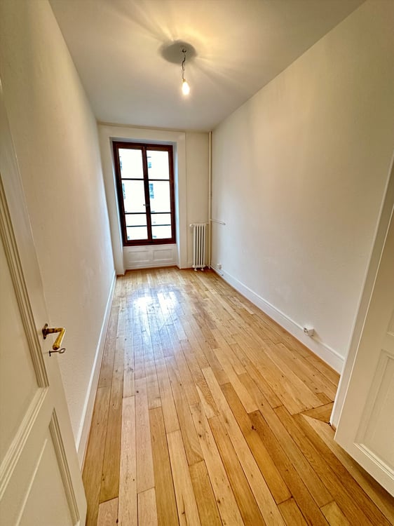 Appartement plein de charme, Rue des Eaux-Vives 7