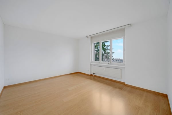Traumhaftes Wohnen im Grünen: Großzügige 4.5-Zimmer Erdgeschosswohnung 6