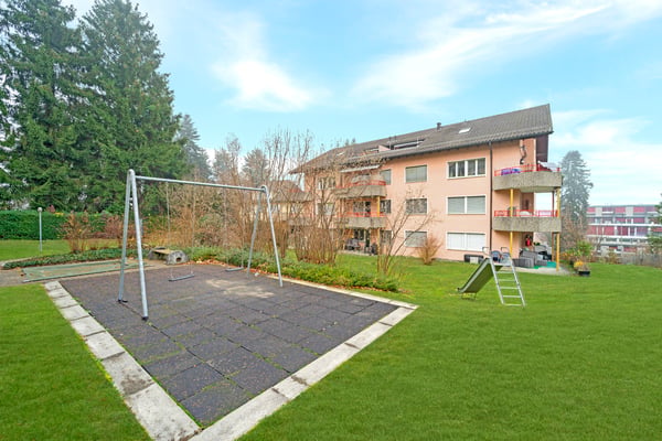 Traumhaftes Wohnen im Grünen: Großzügige 4.5-Zimmer Erdgeschosswohnung 1