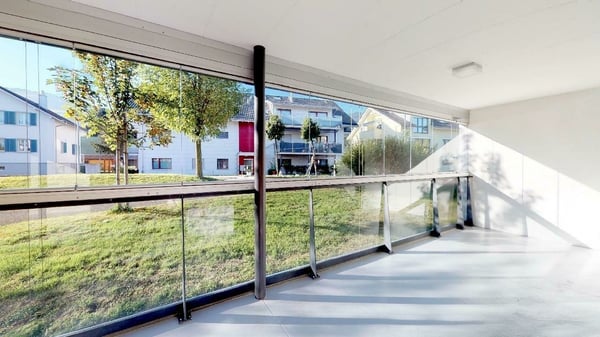 Modernes Zuhause mit Balkon und Blick ins Grüne 8