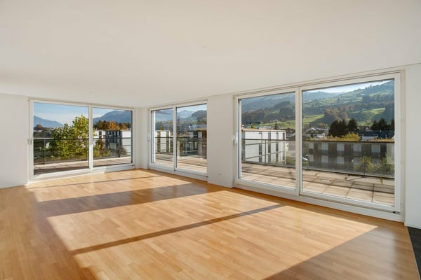 Modernes Zuhause mit Balkon und Blick ins Grüne 2