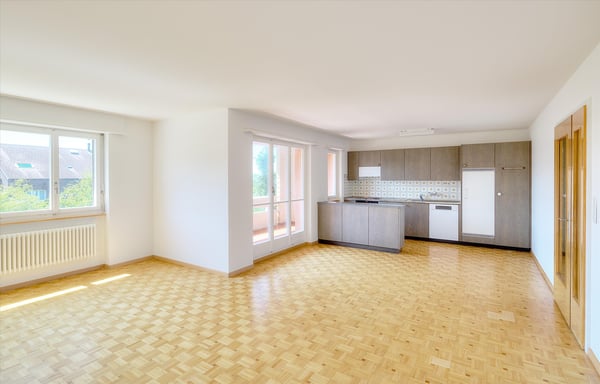 Helle 4.5-Zimmer-Wohnung mit sonnigem Balkon in Düdingen 2
