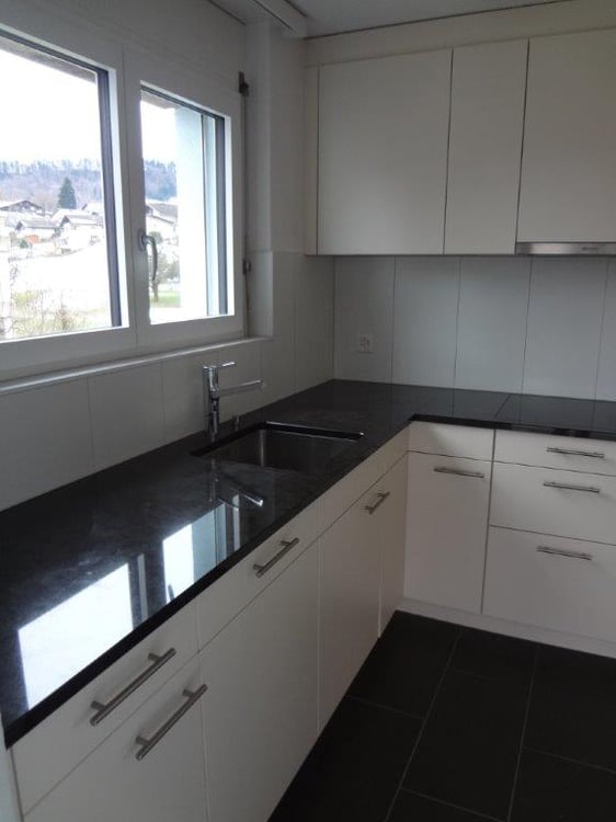 Attraktive 3.5-Zimmer-Wohnung mit Balkon an zentraler Lage in Spiez 2