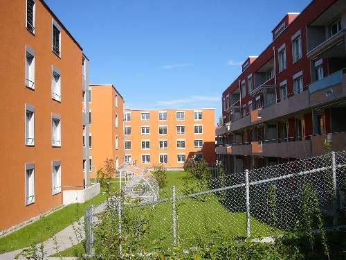 moderne helle Wohnung mit grossem Sitzplatz 2
