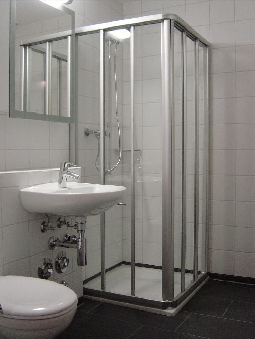 moderne helle Wohnung mit grossem Sitzplatz 4