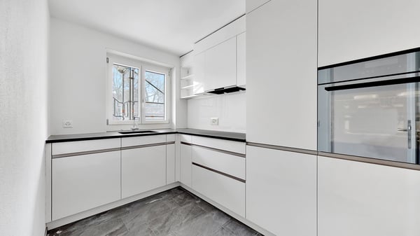 Grosszügige 3.5-Zimmer-Wohnung mit Balkon an zentraler Lage 2