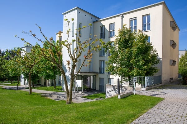 Spacieux et lumineux appartement situé dans un quartier calme et verdoyant 1