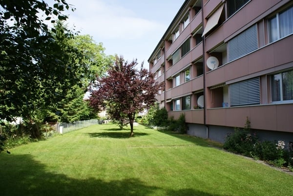 Ruhige Lage: schöne 3-Zimmer-Wohnung mit Balkon, 3. OG 1