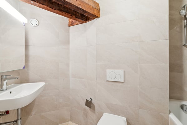 Appartement mansardé et rénové avec 3 chambres Rue de Tronchin 26 4