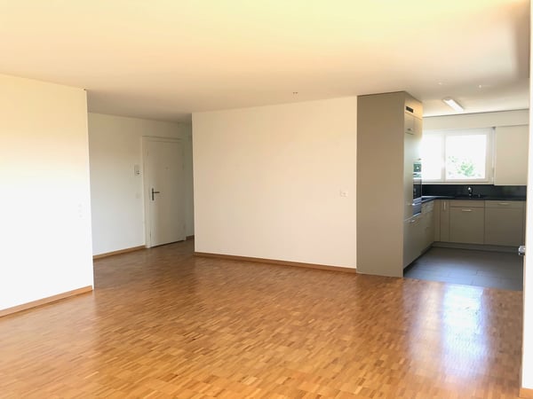 Grosszügige, moderne 2.5 Zimmer-Wohnung
