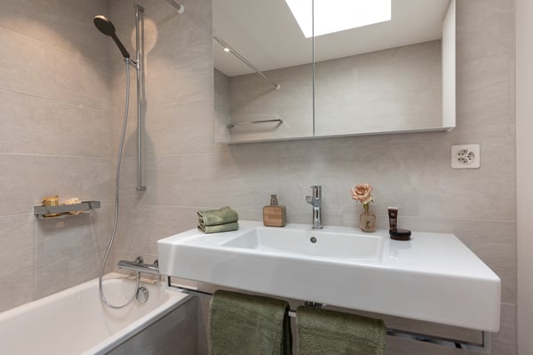 Grosszügige und lichtdurchflutete Wohnung 5