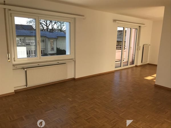 Grosszügige Wohnung Nähe Bözingenfeld! 2
