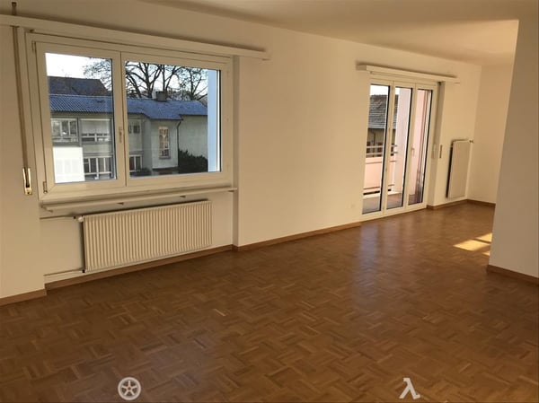 Grosszügige Wohnung Nähe Bözingenfeld! 2
