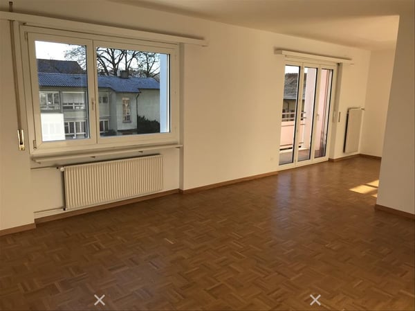 Grosszügige Wohnung Nähe Bözingenfeld! 2