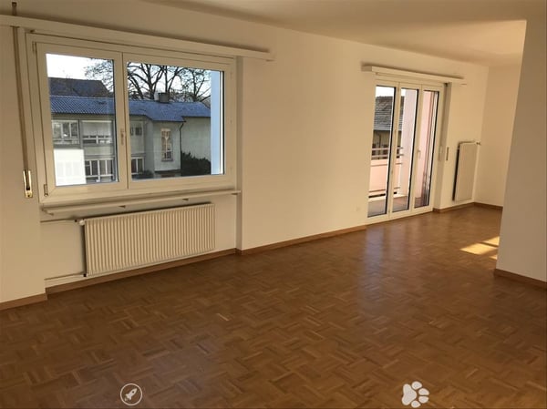 Grosszügige Wohnung Nähe Bözingenfeld! 2