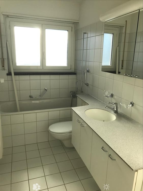 Grosszügige Wohnung Nähe Bözingenfeld! 4
