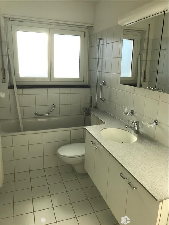 Grosszügige Wohnung Nähe Bözingenfeld! 4
