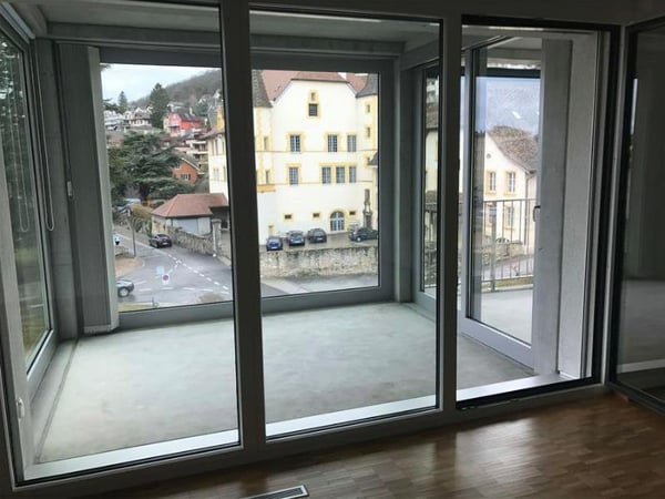 Au coeur de Peseux, dans bâtiment de la COOP, avec balcon et loggia 5