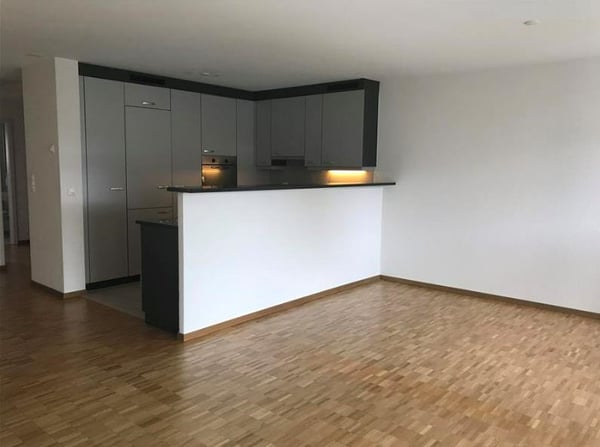 Au coeur de Peseux, dans bâtiment de la COOP, avec balcon et loggia 2