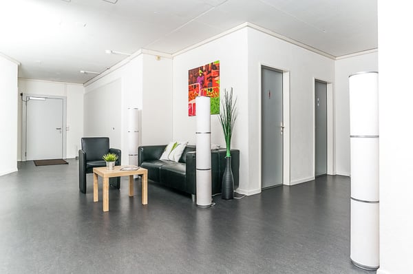 Büro-/ Praxisräumlichkeiten nur 10 Gehminuten vom Bahnhof! 2