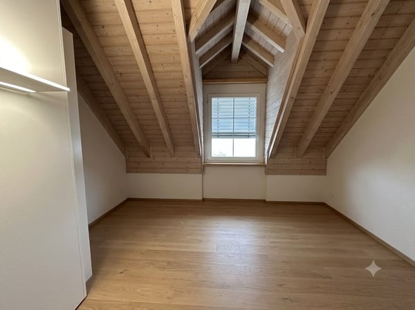 Charmante 5.5-Zimmer-Dachwohnung mit 146m² 4