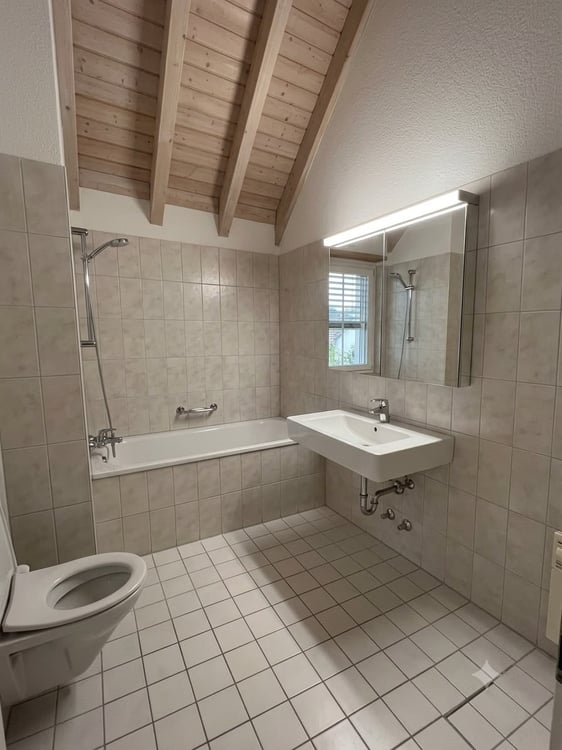 Charmante 5.5-Zimmer-Dachwohnung mit 146m² 3
