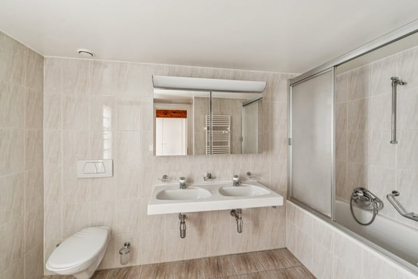 Magnifique duplex rénové de 7 pièces avec balcon au coeur de genève 4