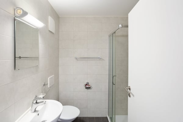 Beau logement spacieux et moderne 6