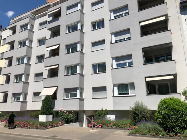Einstellhalenparkplatz direkt im Gundeli 9