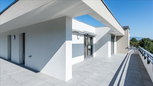 Magnificent duplex penthouse with view over the lake and large terraces 10