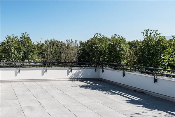Magnificent duplex penthouse with view over the lake and large terraces 9
