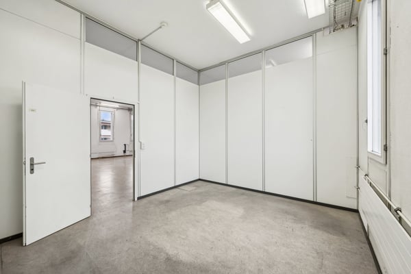 Mehr Platz für Ihr Business: 305 m² Lagerfläche mit Warenlift 3