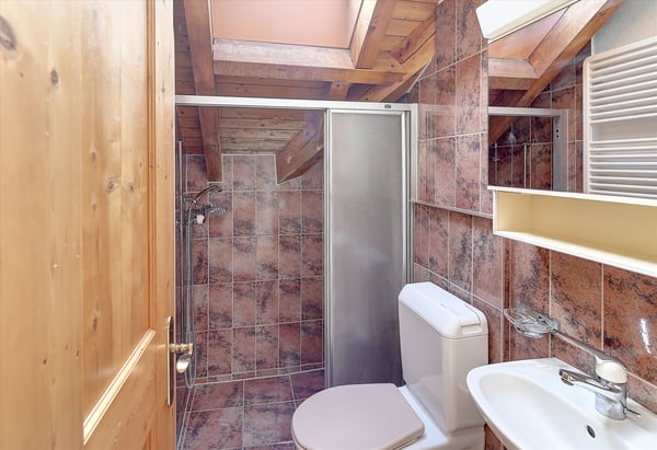 Gemütliche Dachwohnung mit Cheminée und besonderem Charme 6