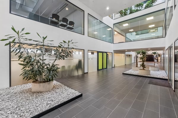 Bürofläche im Erdgeschoss in repräsentativem Gewerbehaus 8