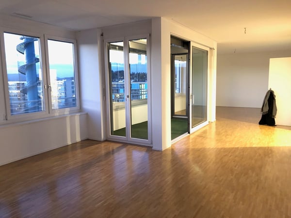 Moderne 2.5 Zimmer-Wohnung mit Aussicht auf den Oerliker-Park! 2