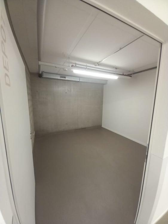 Dépôts de 12.9 à 207 m² - Quartier de Pont-Rouge. 1