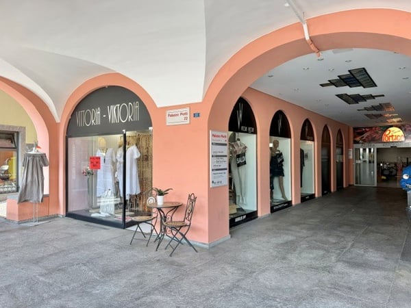 Prestigioso spazio commerciale direttamente su Piazza Grande a Locarno 2