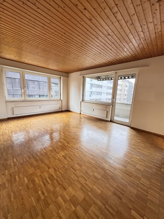 Grosszügige 2.5-Zimmerwohnung am Messeplatz! 3
