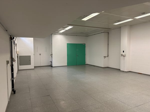 Grossflächiger Lagerraum 6