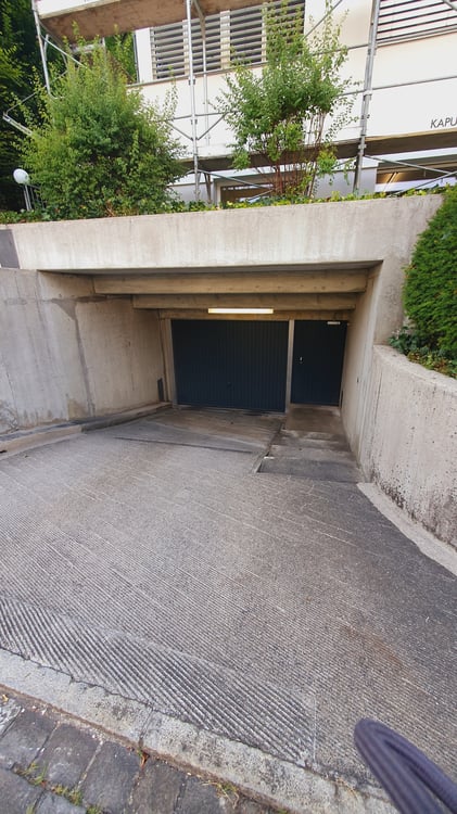 Einstellhallenplatz nähe Hörnli 2
