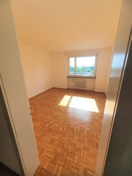 Neue Mieter gesucht für grosszügige 3.5-Zimmerwohnung in Allschwil 6