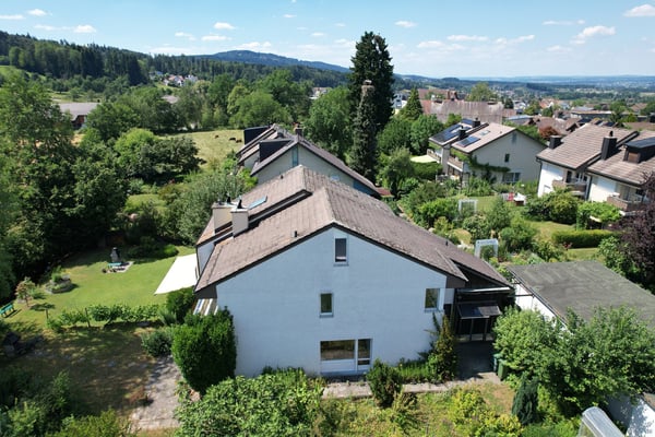 Charmantes 4.5-Zimmer-Reiheneinfamilienhaus in Oetwil am See 2