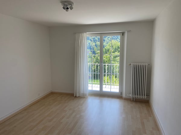 einseitig angebautes Einfamilienhaus mit separatem Garagengebäude und parkähnlicher Gartenanlage 15