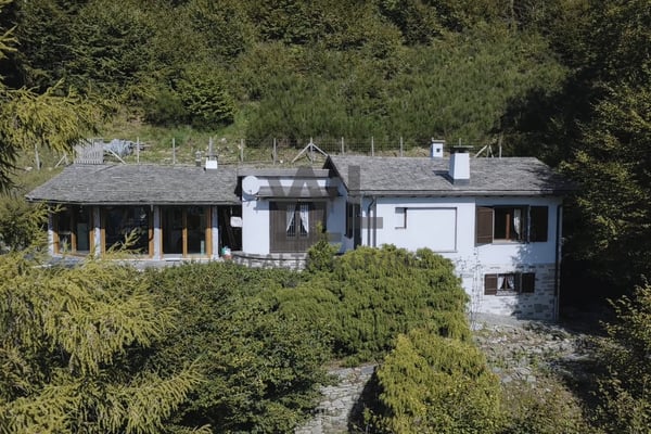 Chalet con terreno edificabile di 1387 m² e garage 1