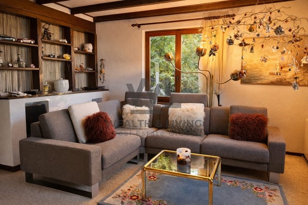 Chalet con terreno edificabile di 1387 m² e garage 9