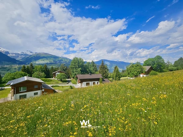 820 m² sonniges Bauland mit Bergpanorama in Obersaxen Mundaun 2
